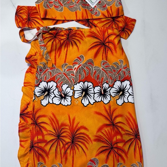 Two Piece Tropical Sarong and Top Set - Picture 3 of 5